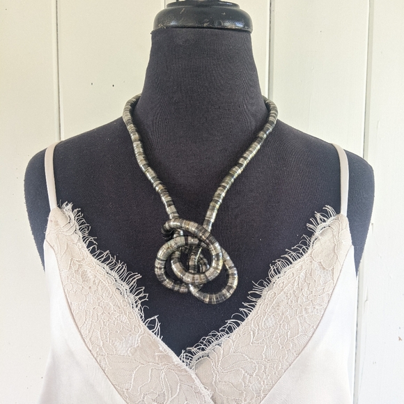 🎄5/$5 FRIDAY Vintage Sculpting necklace/bracelet - Picture 2 of 8